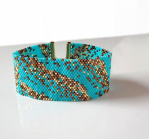 Sparkling grains of sandy beach waters bracelet